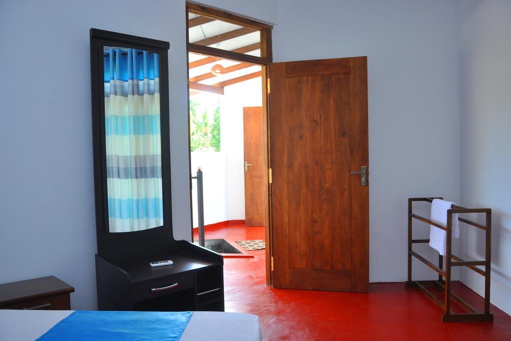 Coconut Garden House Hotel อุดาวาลาเว ภายนอก รูปภาพ