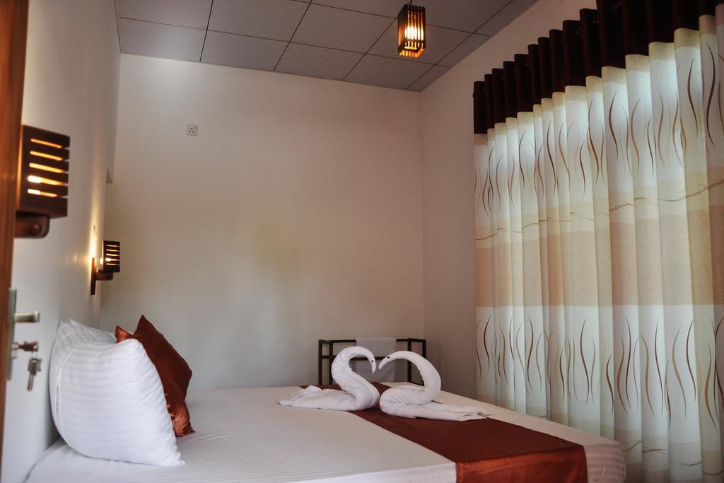 Coconut Garden House Hotel อุดาวาลาเว ภายนอก รูปภาพ