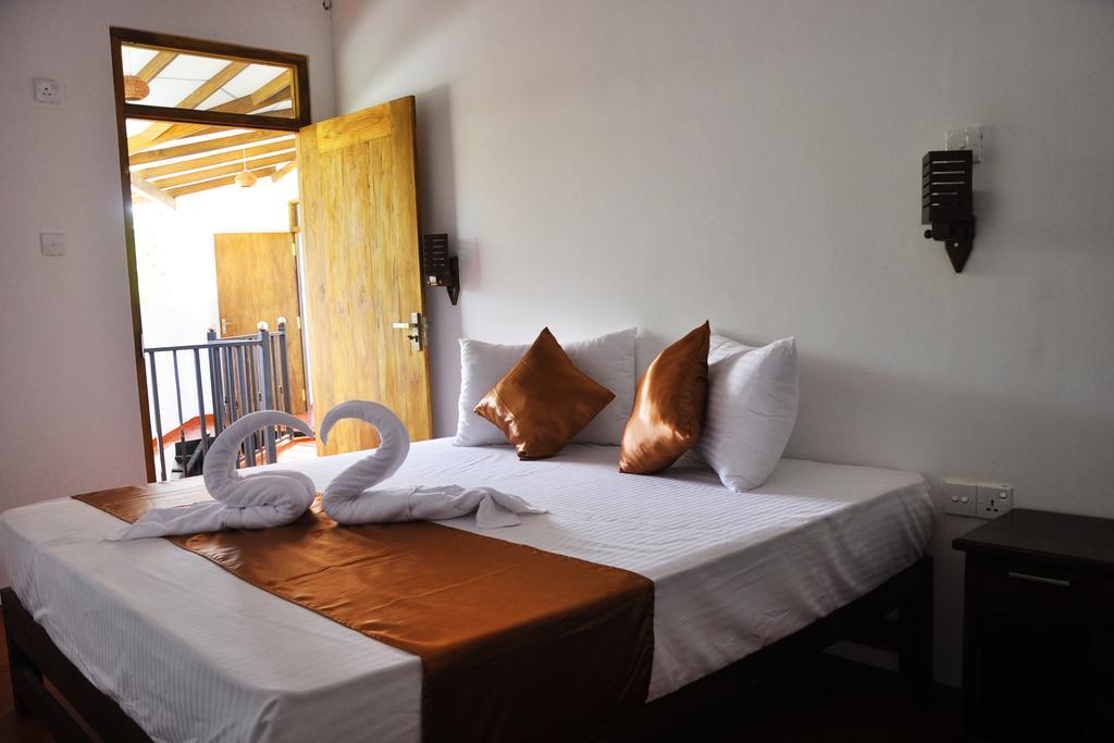 Coconut Garden House Hotel อุดาวาลาเว ภายนอก รูปภาพ