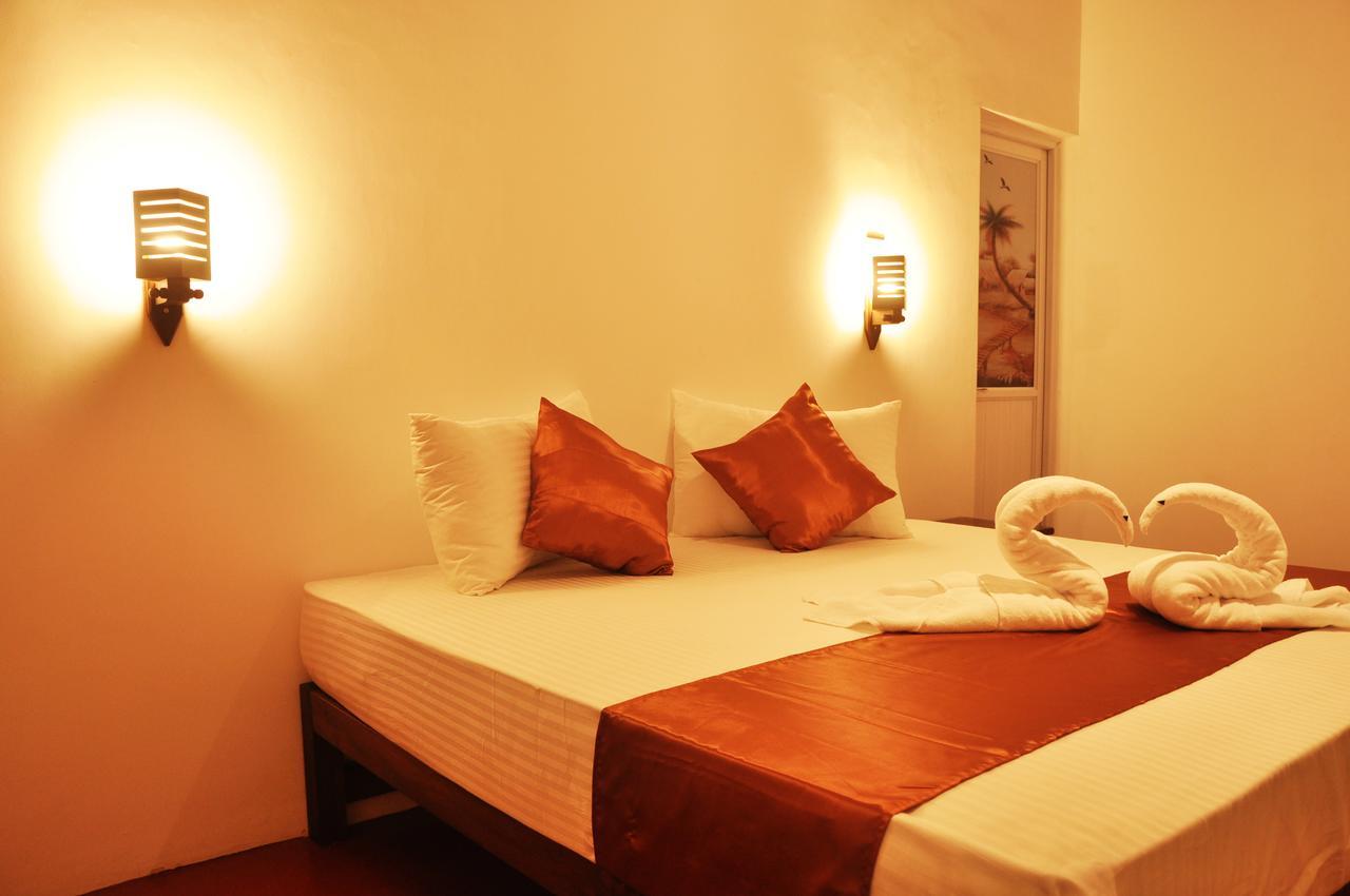 Coconut Garden House Hotel อุดาวาลาเว ภายนอก รูปภาพ